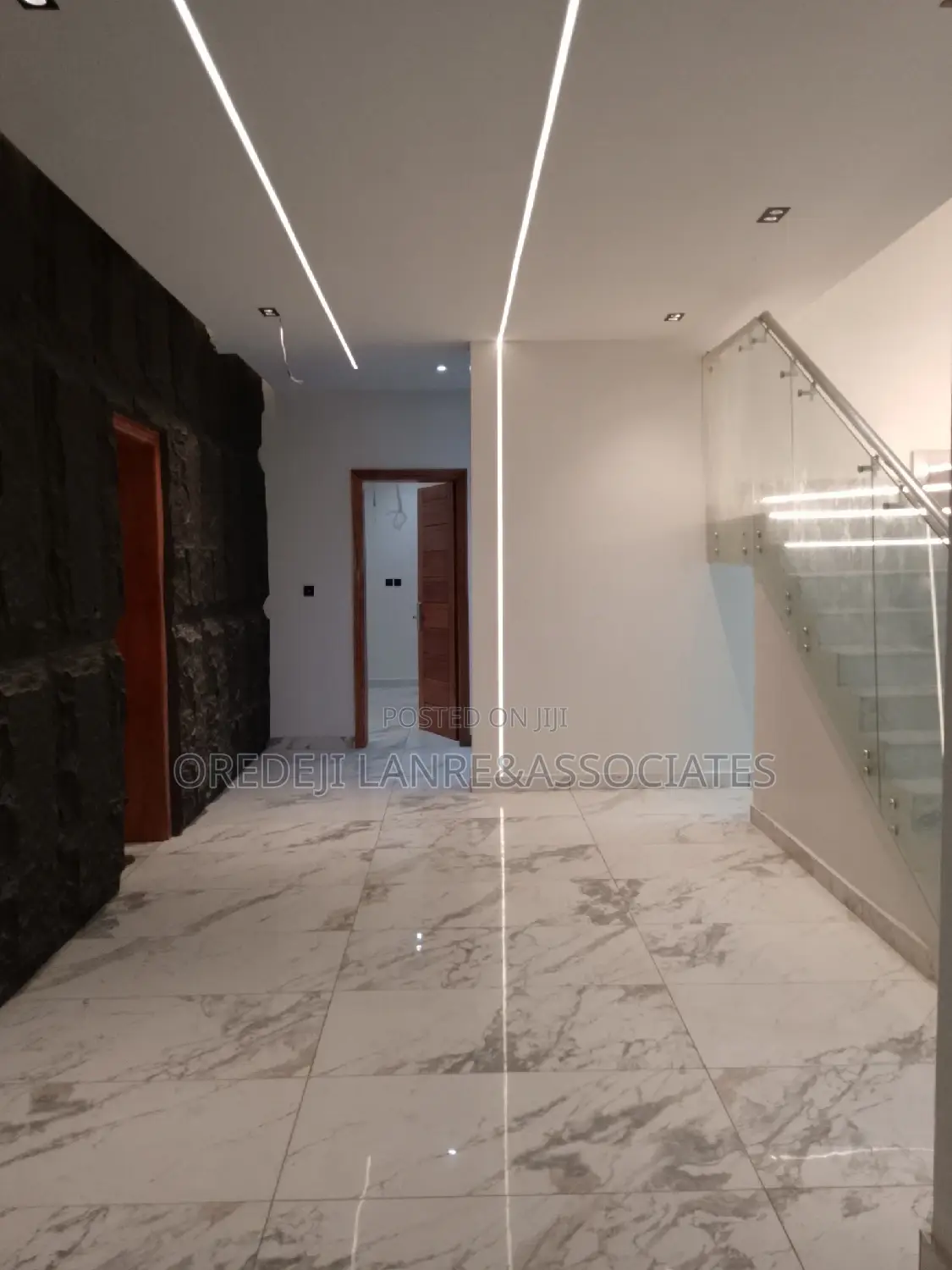 5bdrm Maisonette in Omole Phase1 for sale