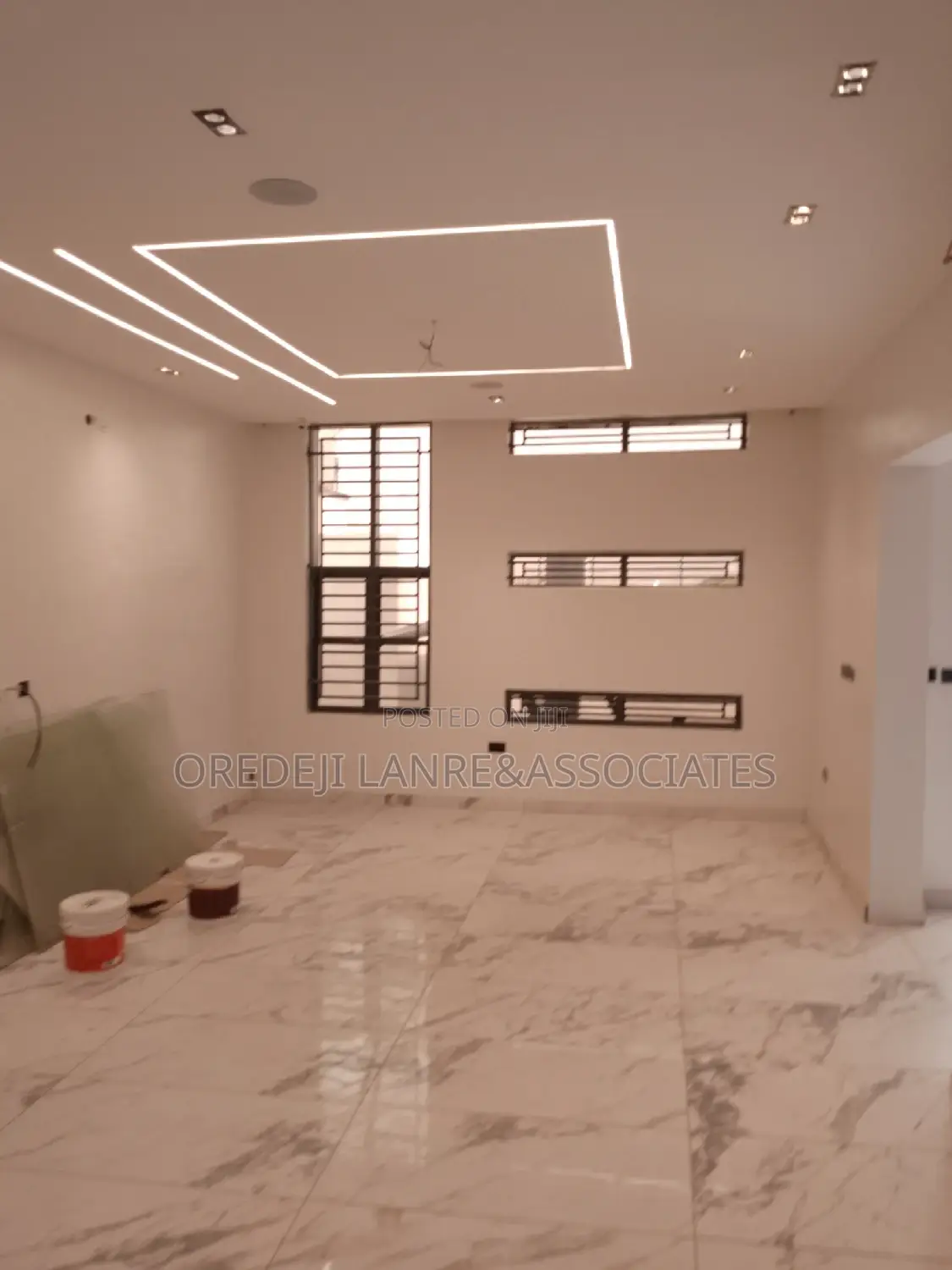 5bdrm Maisonette in Omole Phase1 for sale
