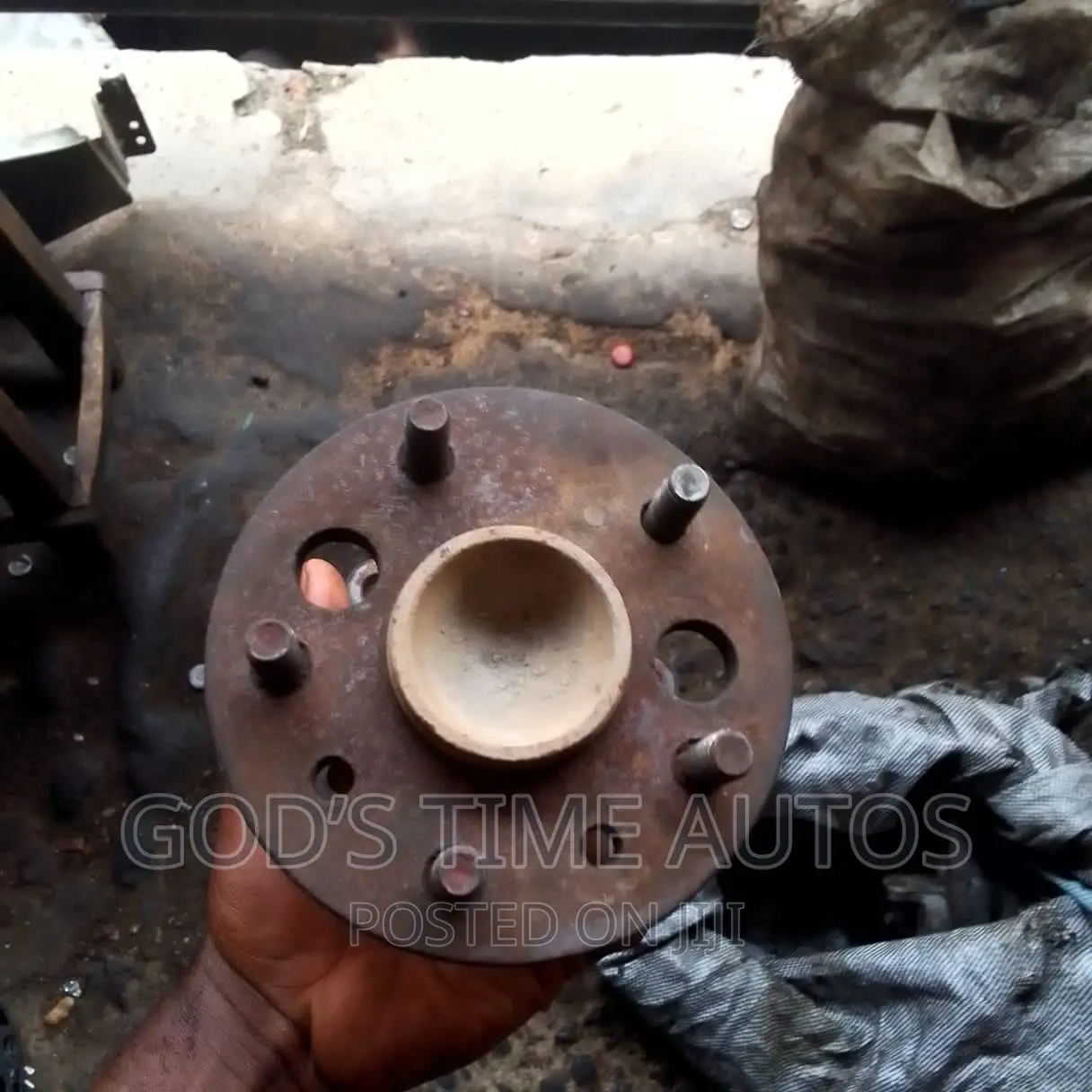 Toyota Camry Hub 2.4/2.7 4plug