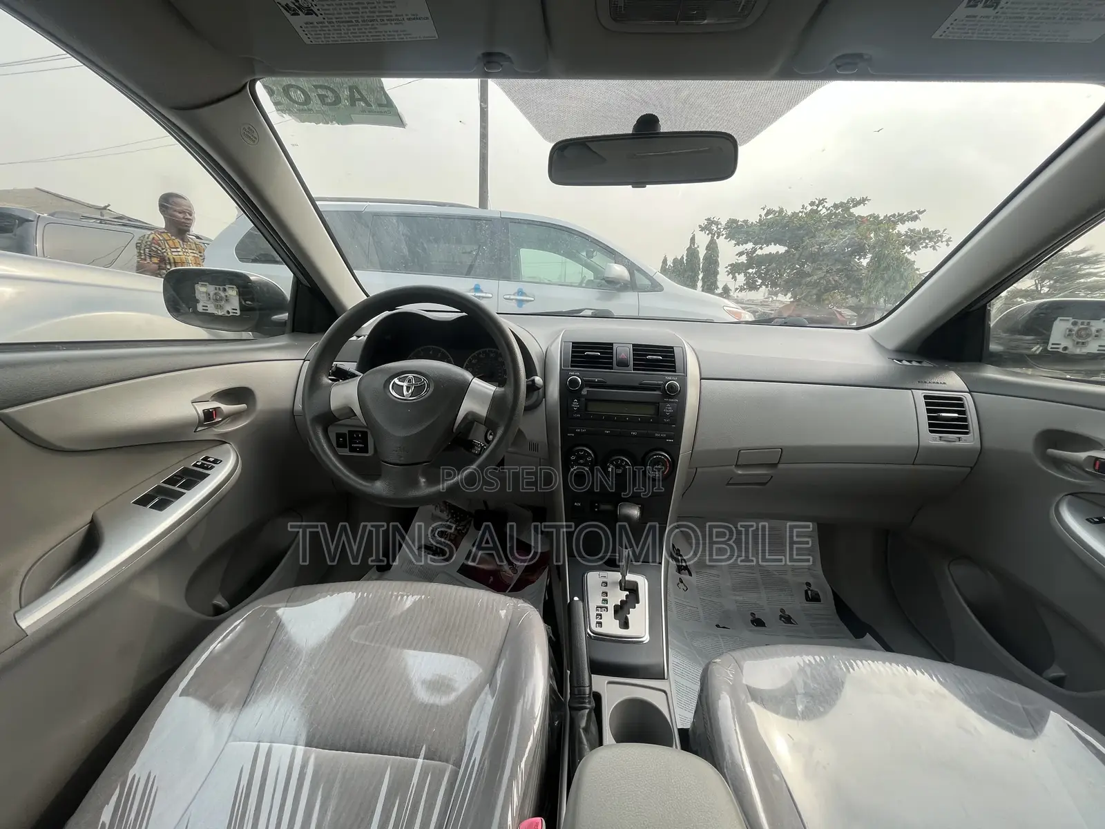 Toyota Corolla LE 4dr Sedan (1.8L 4cyl 4A) 2010 Silver