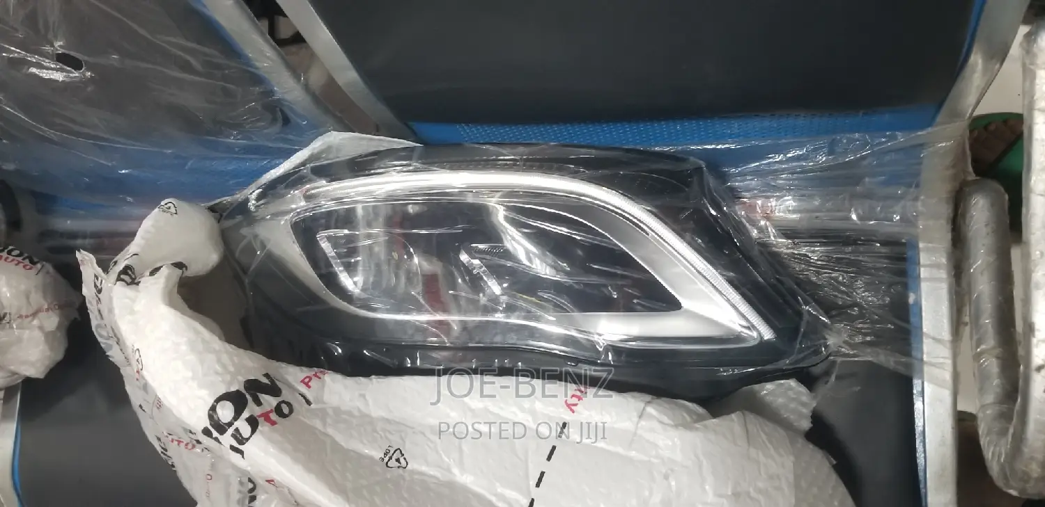 GLA250 2019 Complete Set of Headlights