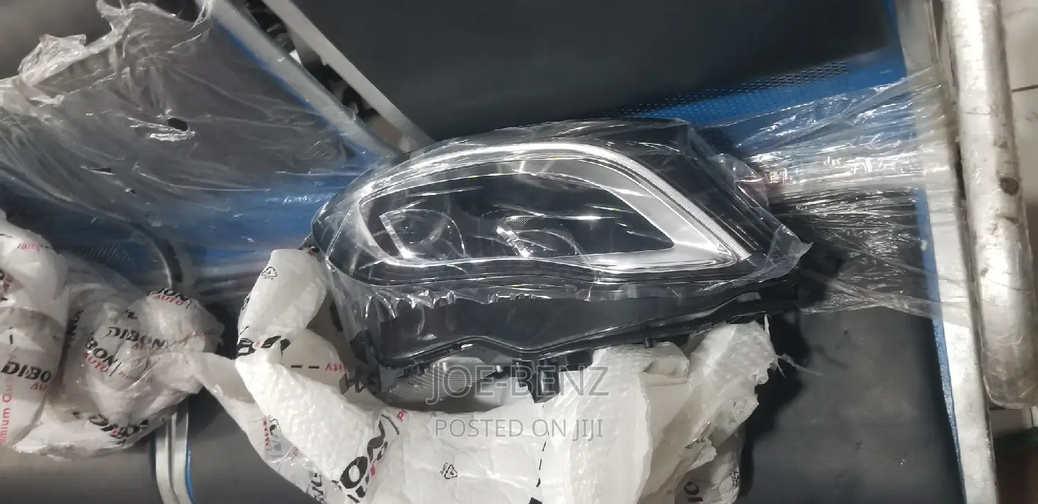 GLA250 2019 Complete Set of Headlights