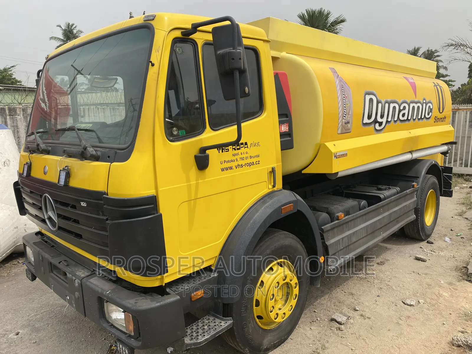 Yellow Benz Diesel Tank Truck