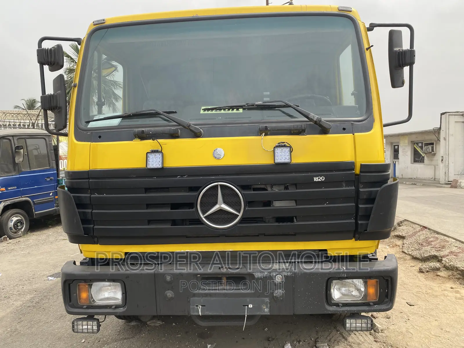 Yellow Benz Diesel Tank Truck