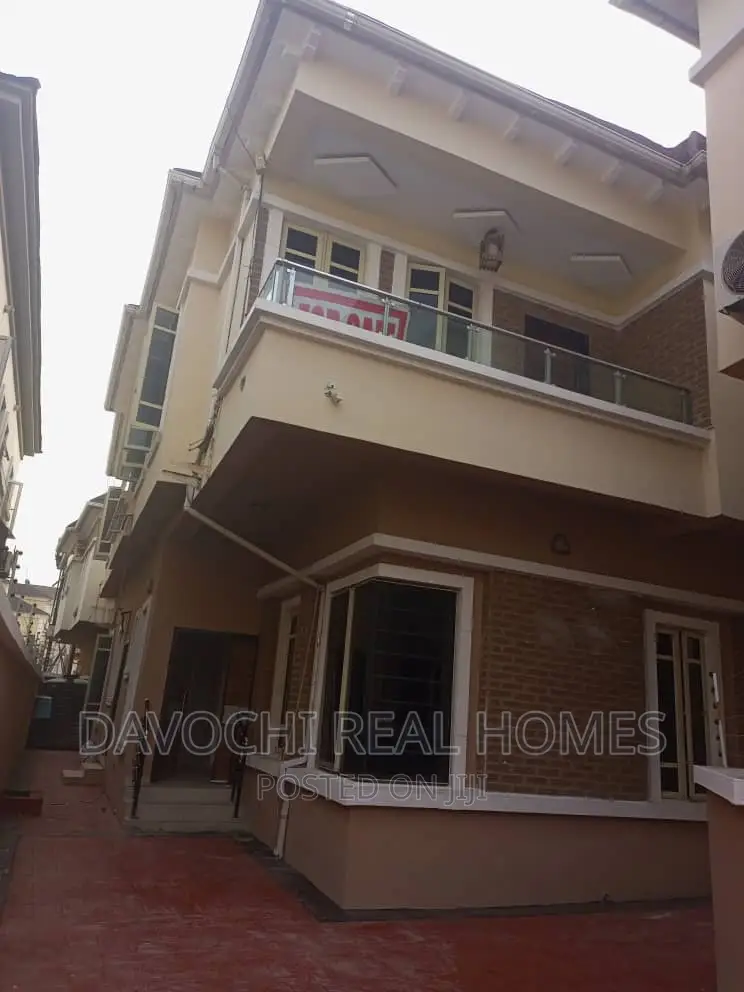 4bdrm Duplex in Ikota Villa Estate, Lekki for sale