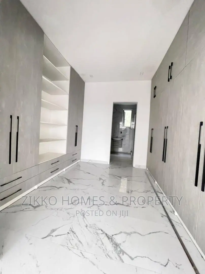 5bdrm Duplex in Lekki for sale