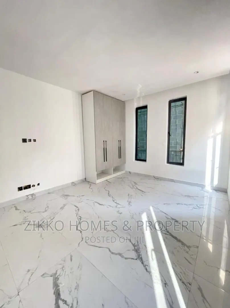 5bdrm Duplex in Lekki for sale