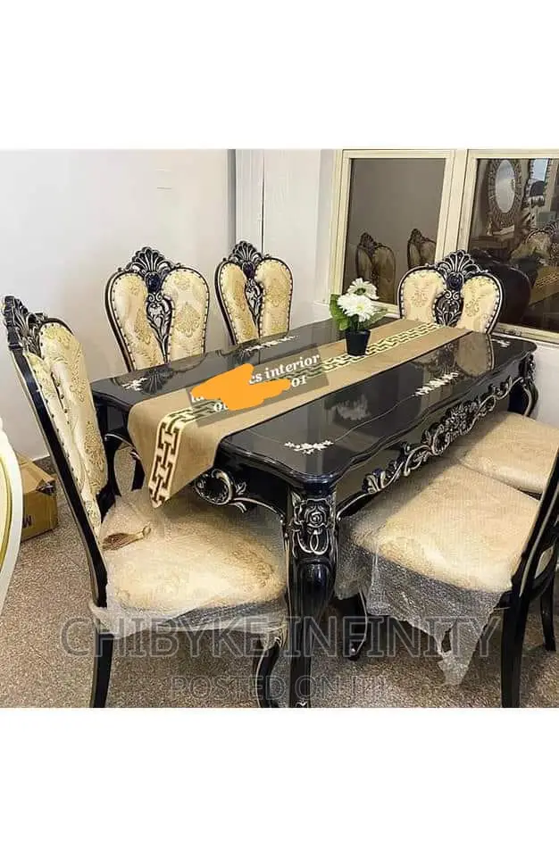 Wooden Top Royal Dinning Table With Sis Sitter Chairs