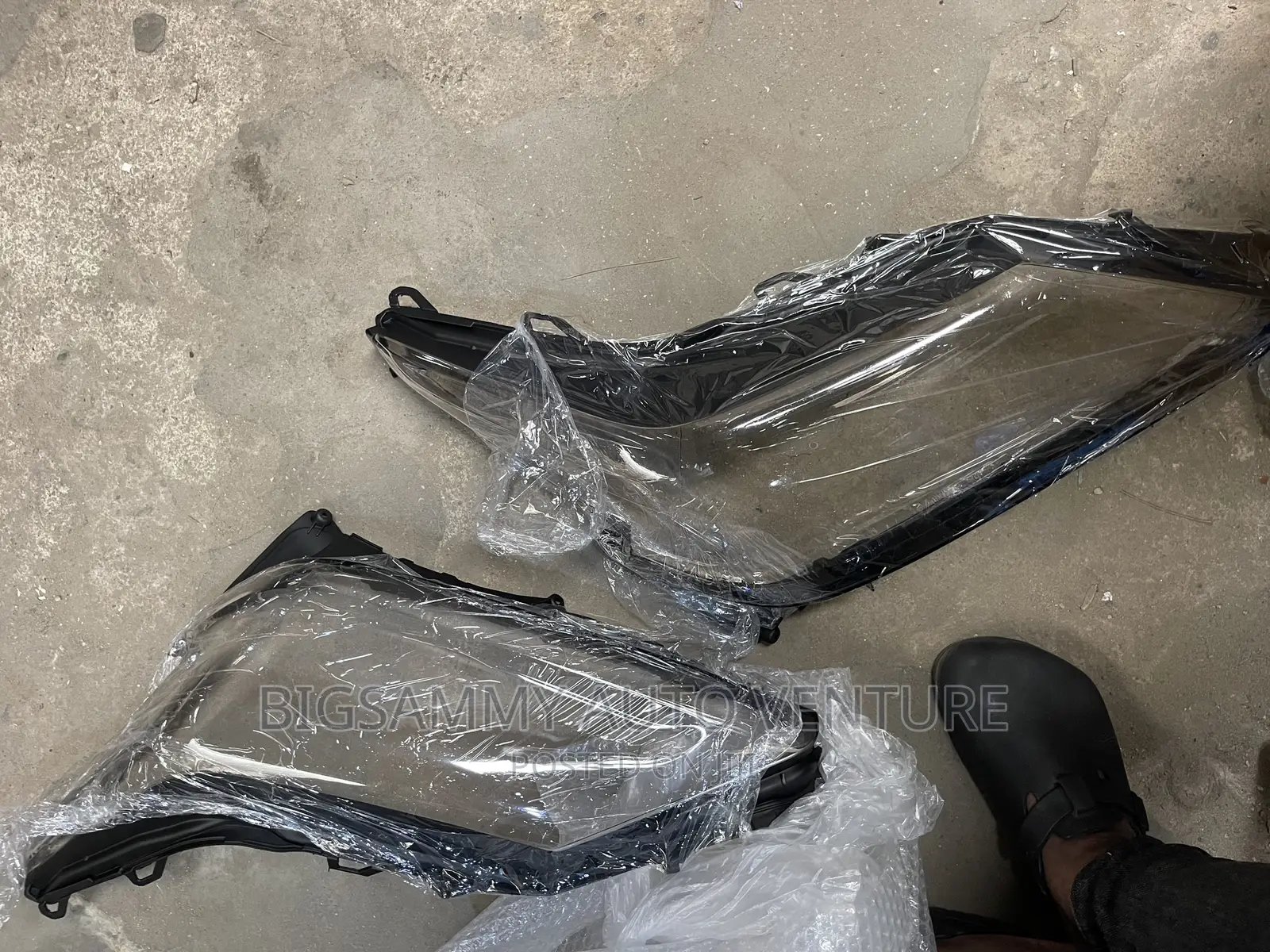 LX 570 2017/2020 Headlamp / Headlight Cover