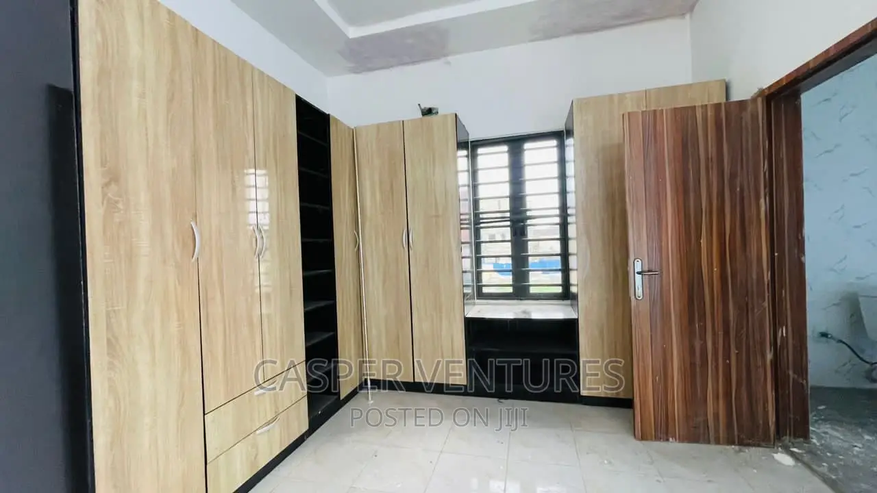 4bdrm Duplex in Ologolo for sale