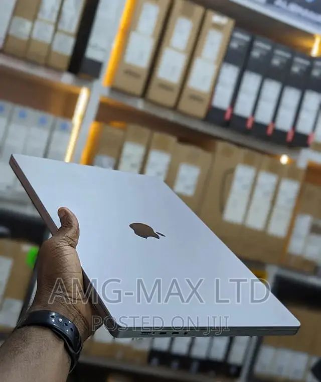 Laptop Apple MacBook Pro 2021 M1 16GB Apple M1 Pro SSD 512GB
