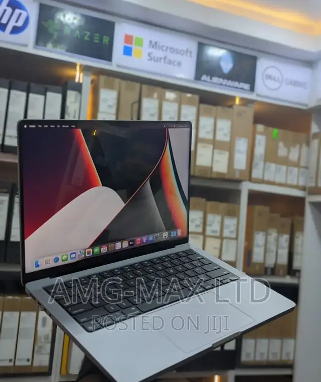 Laptop Apple MacBook Pro 2021 M1 16GB Apple M1 Pro SSD 512GB
