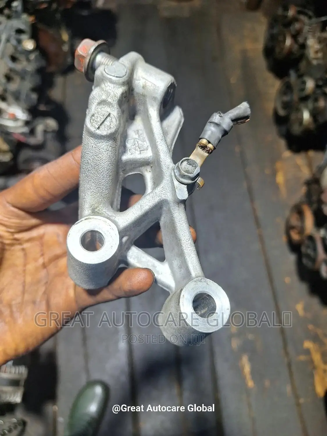 Upper Left Engine Seat Hanger for 2016-2022 Acura MDX
