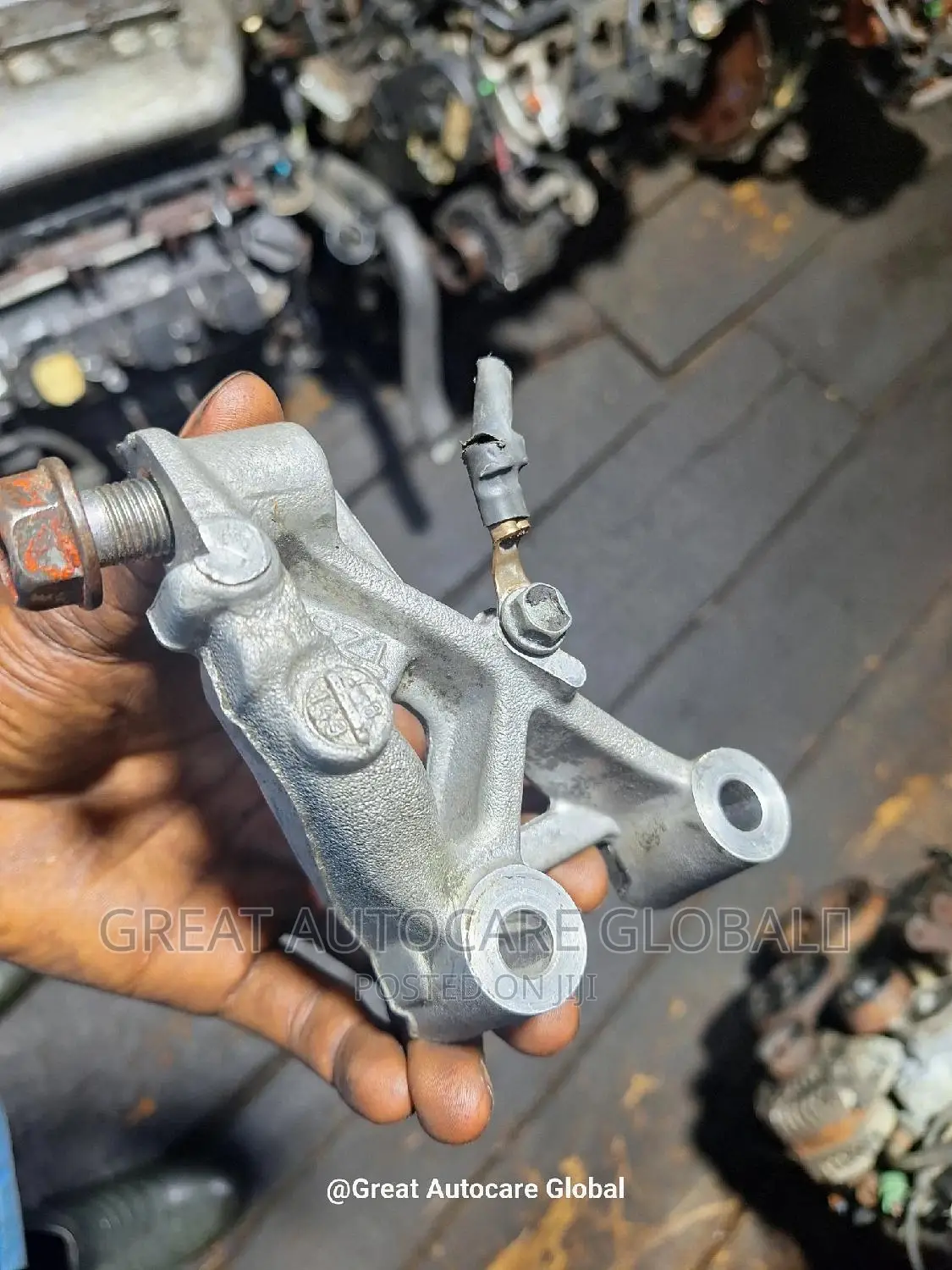 Upper Left Engine Seat Hanger for 2016-2022 Acura MDX