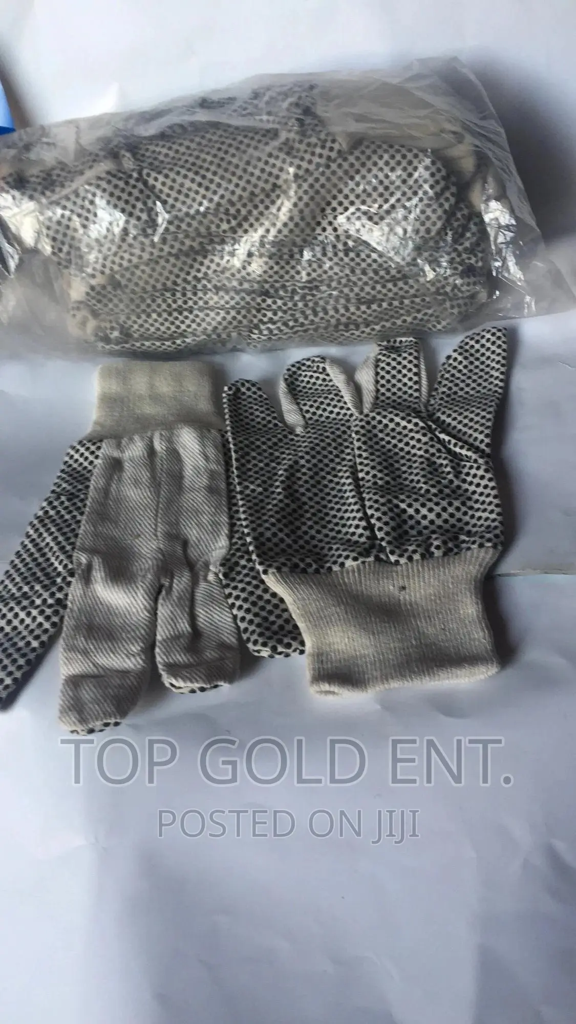 12 Pairs Dotted Gloves.