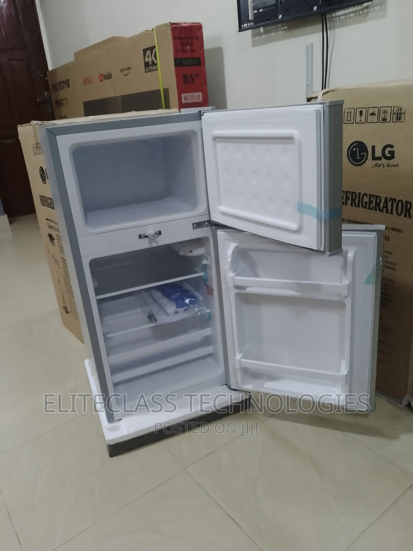 LG Gc-141 Is a Double-Door Refrigerator