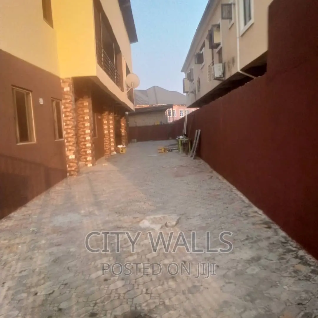 2bdrm Block of Flats in Ogombo for rent