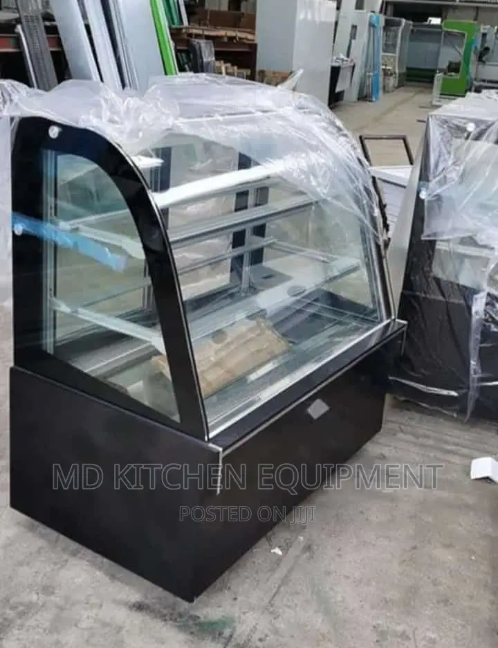 4ft Curve Glass Cake Chiller