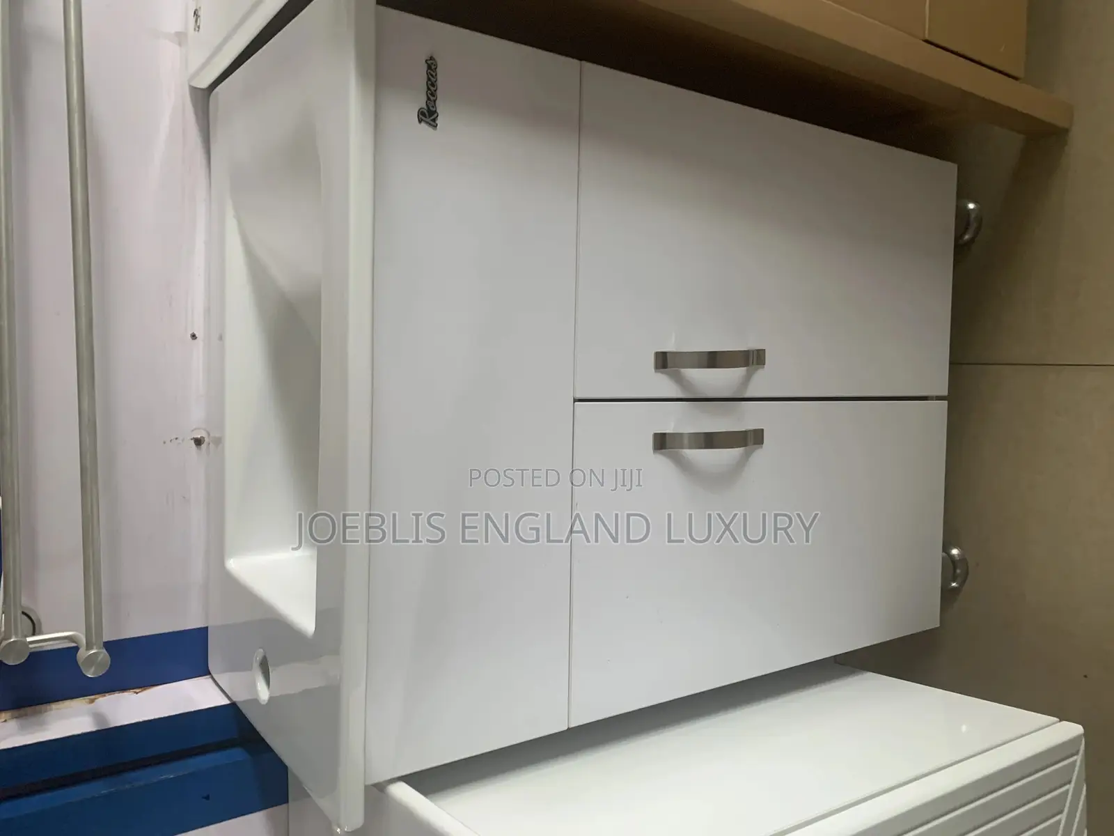 Moderate Cabinet Basin