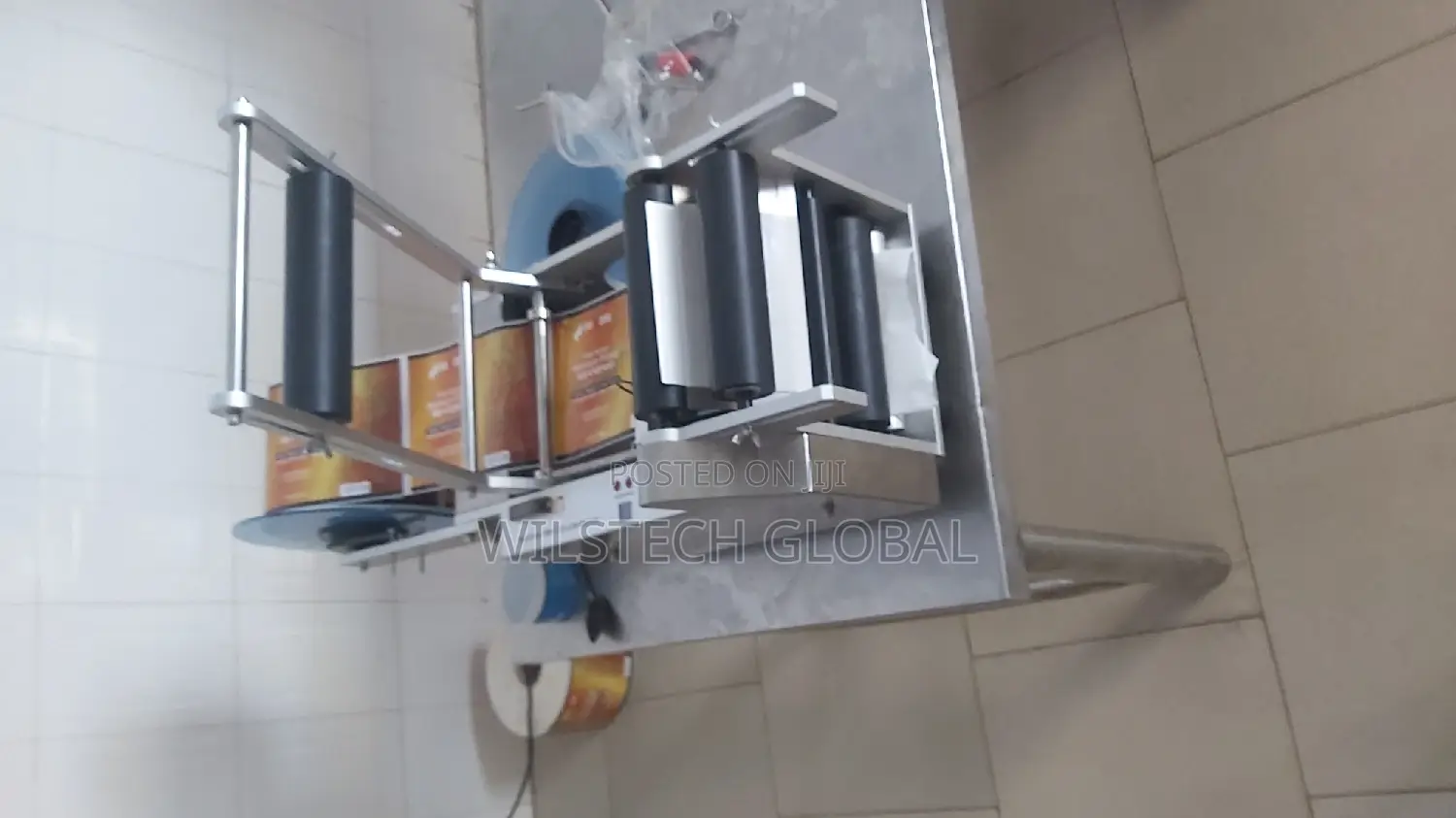 Round Bottle Labelling Machine