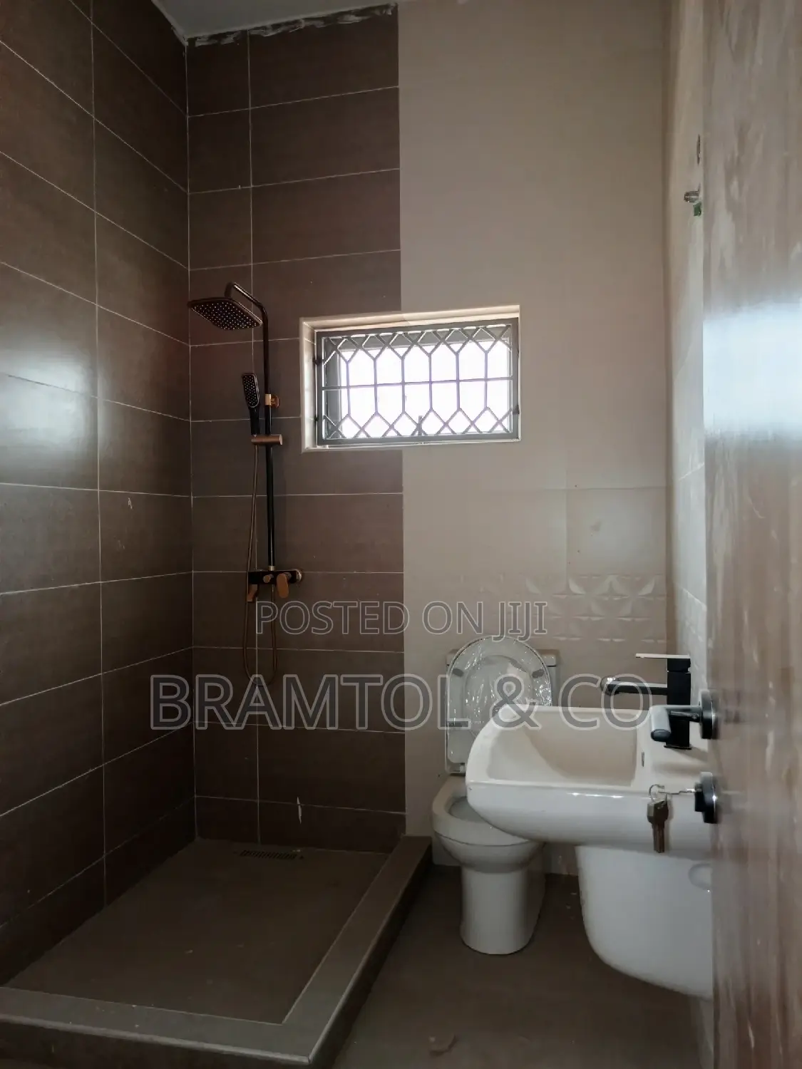 4bdrm Townhouse / Terrace in Durumi for rent