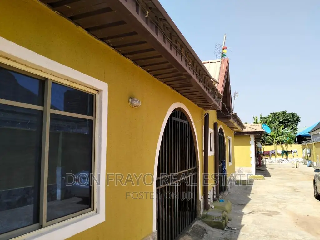 8bdrm Block of Flats in Ishefun, Ayobo for sale