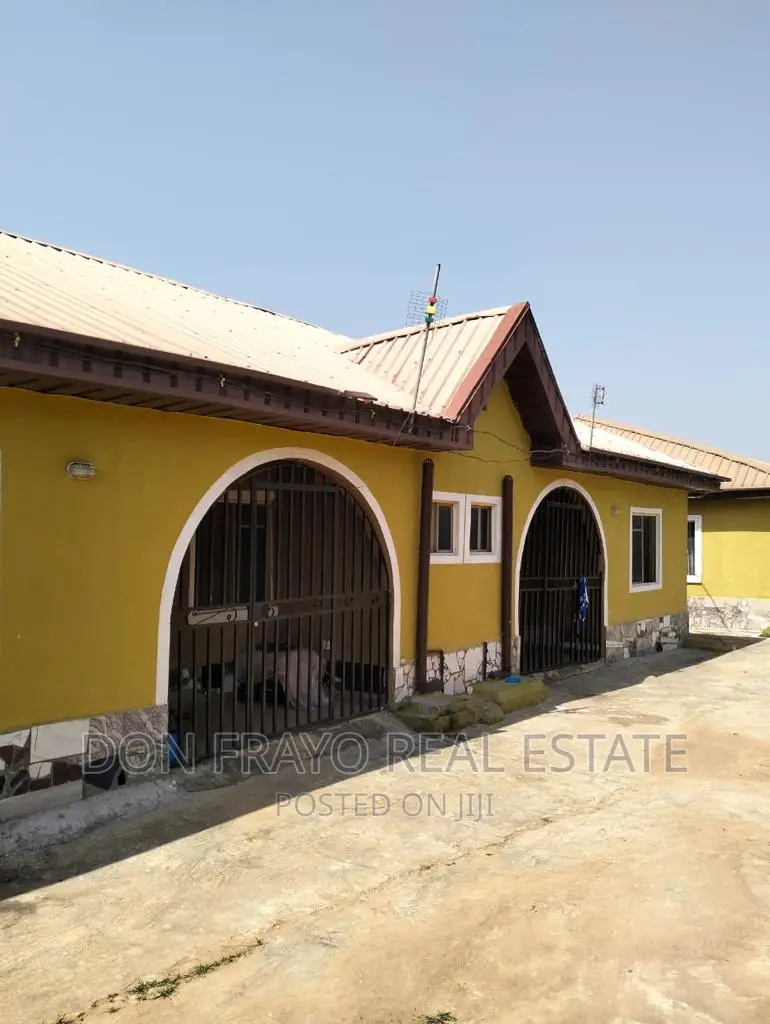 8bdrm Block of Flats in Ishefun, Ayobo for sale