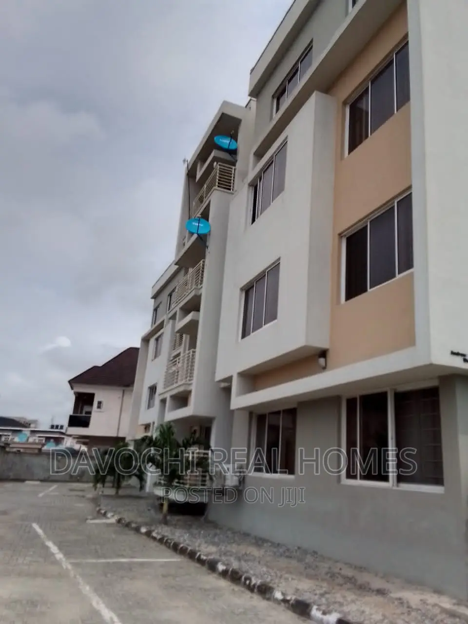 3bdrm Apartment in Chevron, Lekki for rent