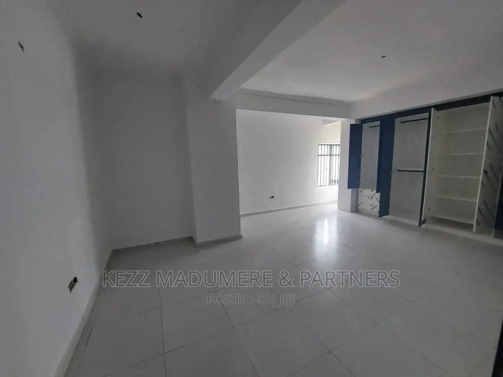 3bdrm Apartment in Osapa, Off Mobil Rd, for sale