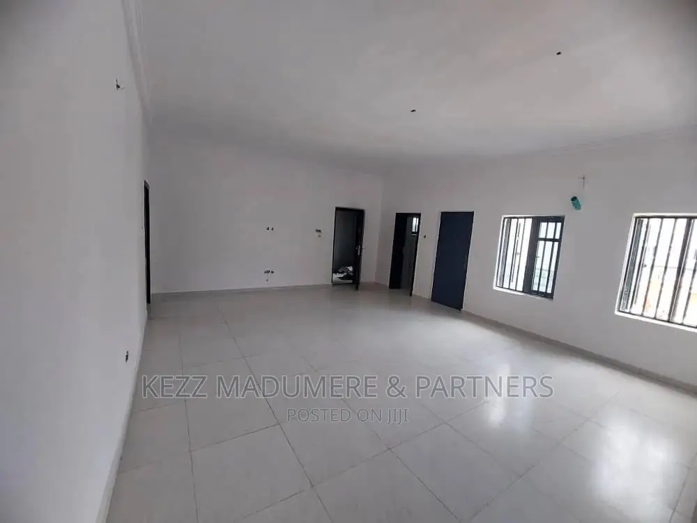 3bdrm Apartment in Osapa, Off Mobil Rd, for sale
