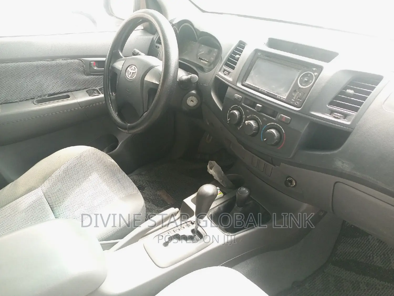 Toyota Hilux WORKMATE 2015 White