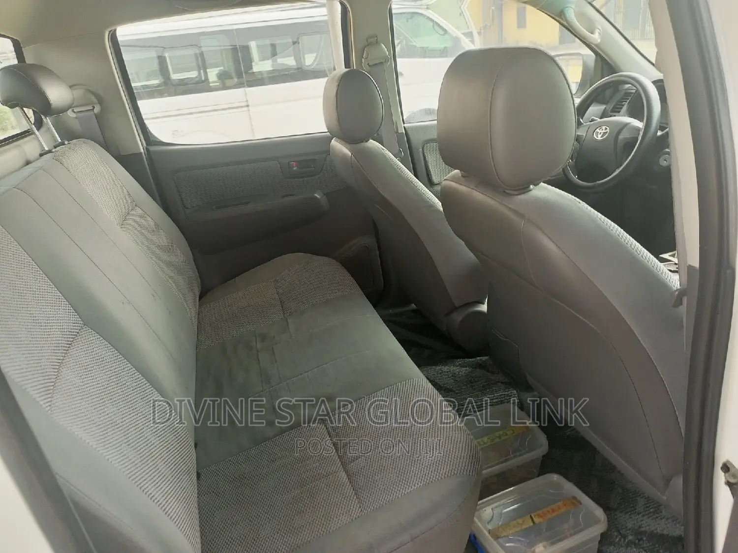 Toyota Hilux WORKMATE 2015 White