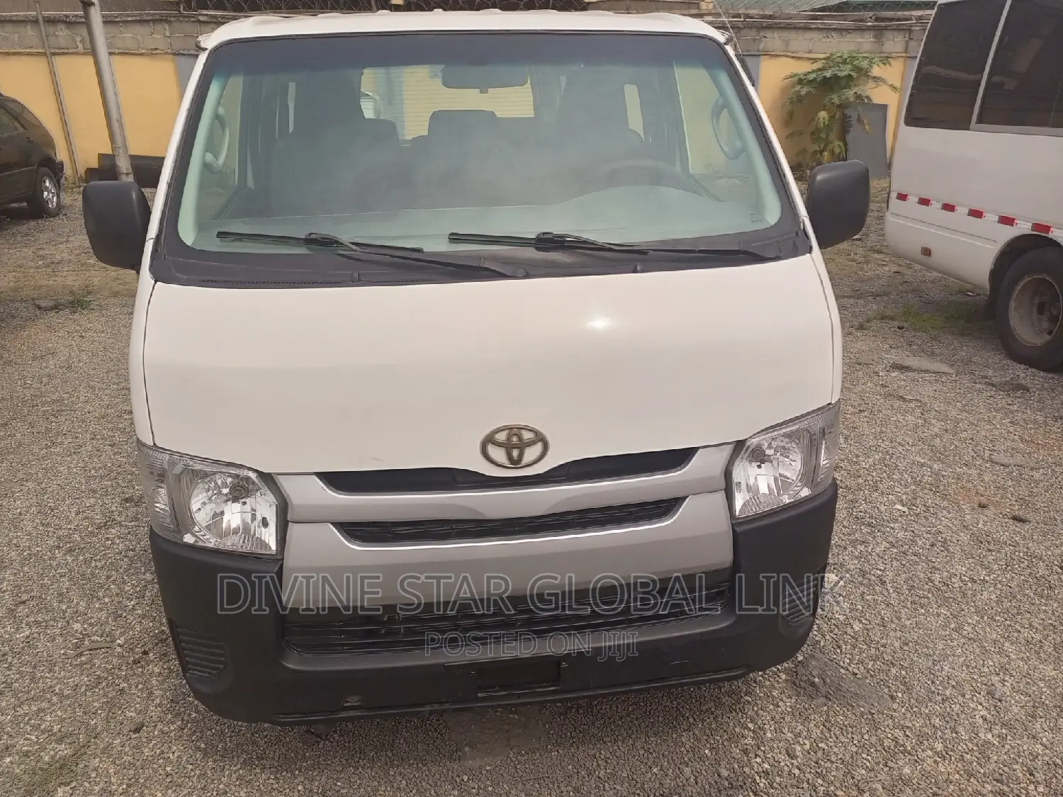 Toyota HiAce 2011 White