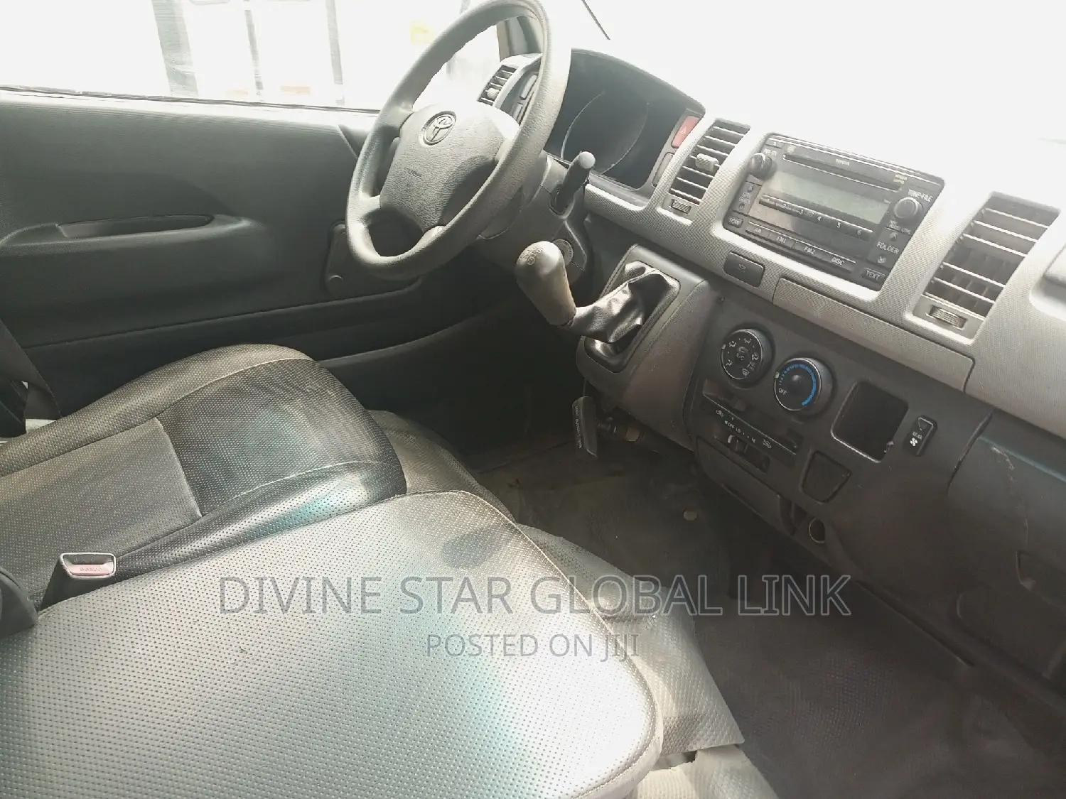 Toyota HiAce 2011 White