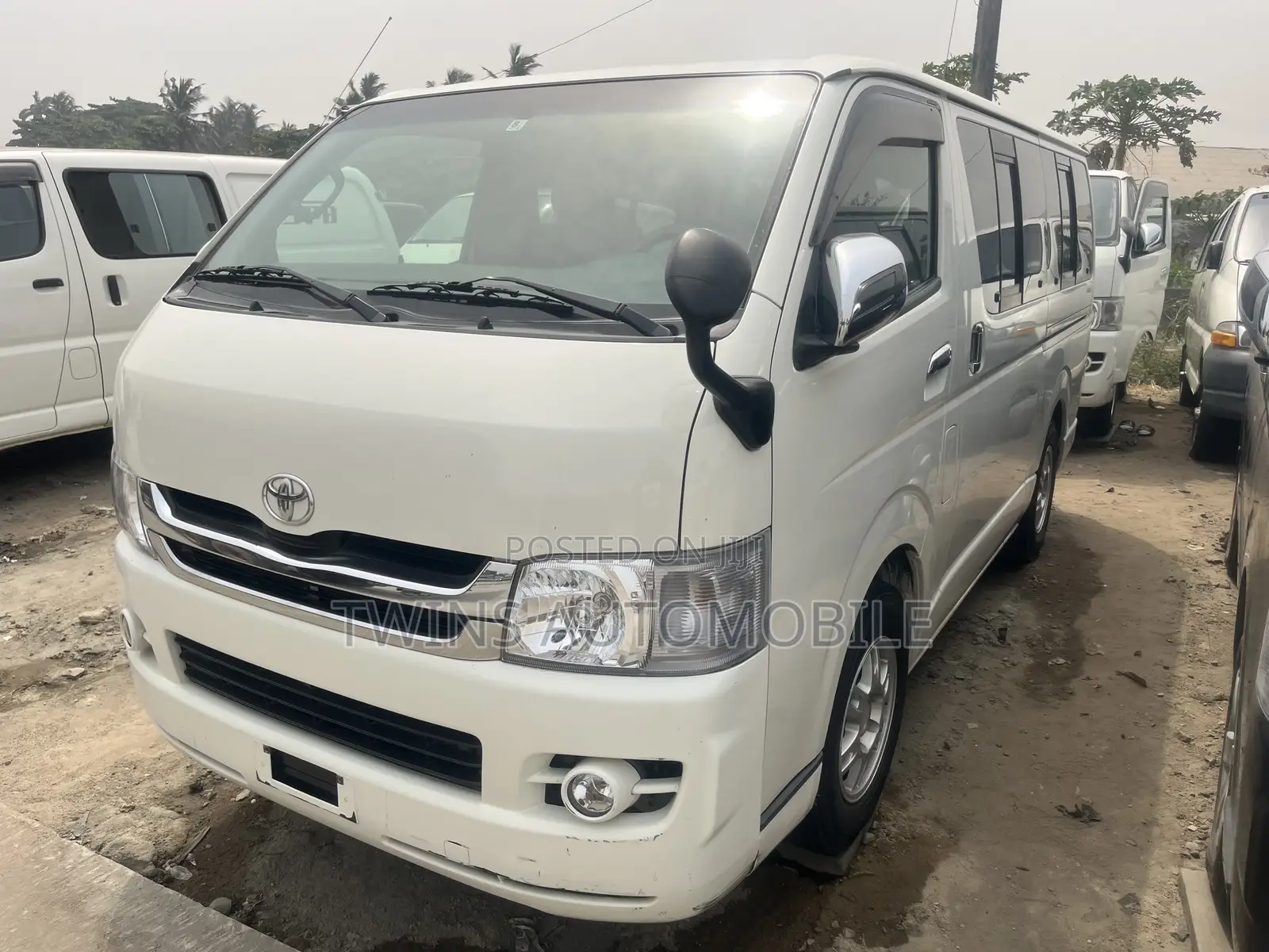 Toyota HiAce 2013 White