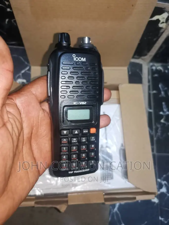 Icom Ic-V82 VHF Walkie-Talkie Radio