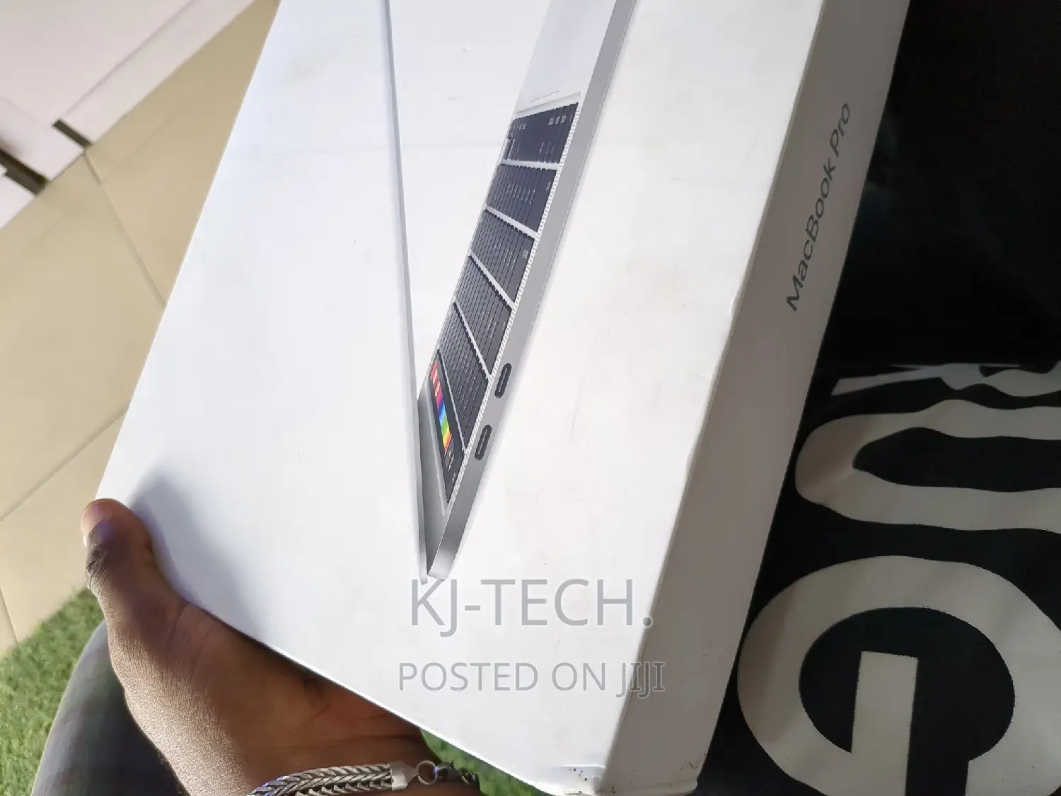 Laptop Apple MacBook Pro 2020 16GB Intel Core I5 SSD 1T