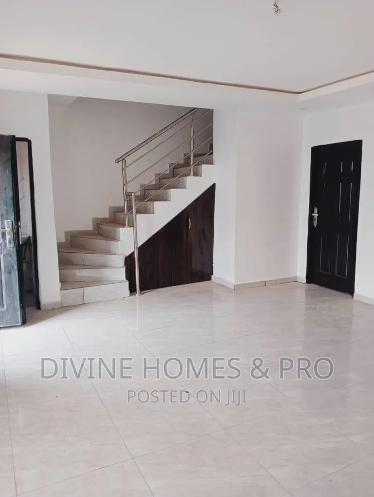 4bdrm Duplex in Life Camp for rent
