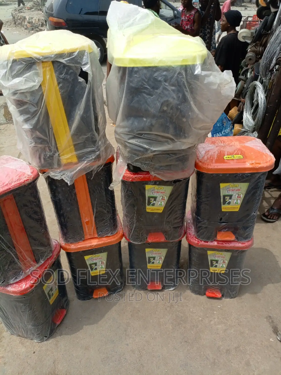 20 Liters Pedals Trash Bin Available in Colors