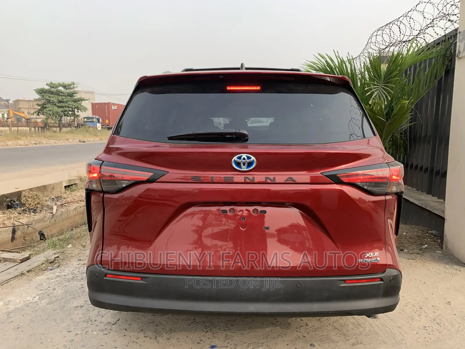 Toyota Sienna XLE Woodland Edition 2022 Red