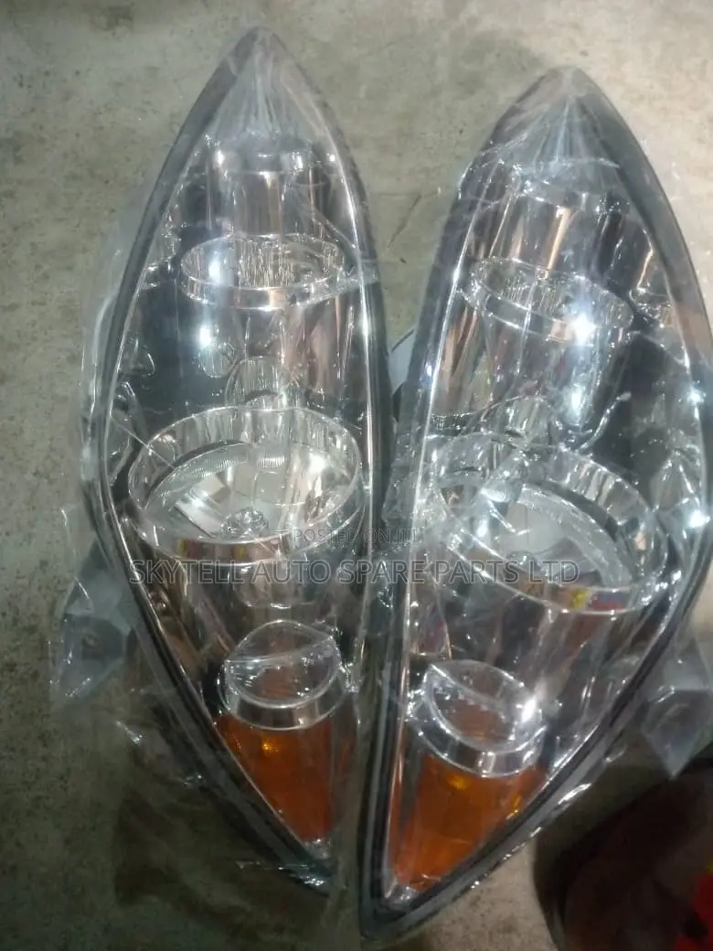 Set of Head Light for Toyota Camry 2005