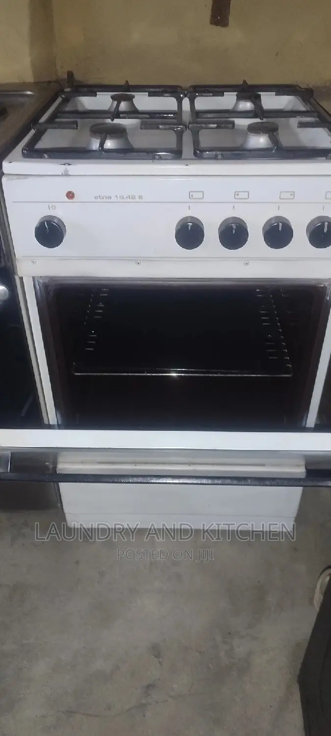 4 Burner Gas Cooker With Oven and Grill
