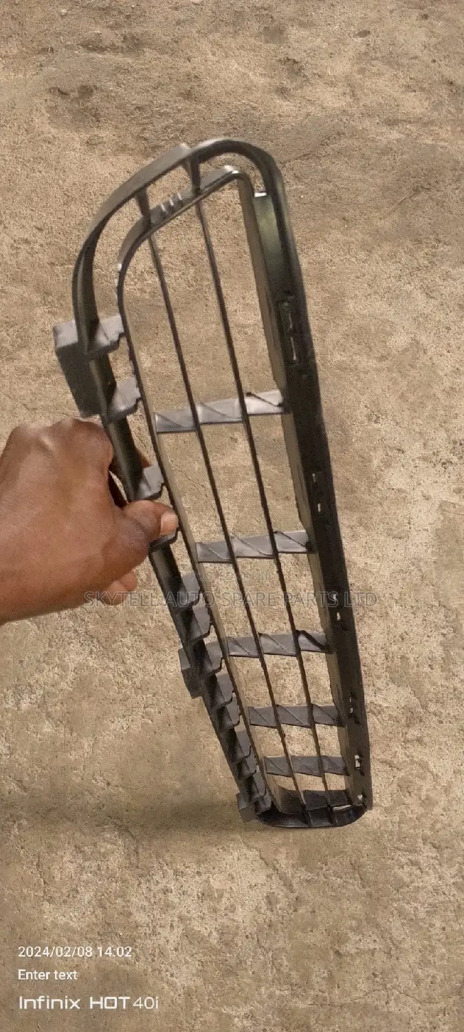Down Grill Toyota Camry 2007