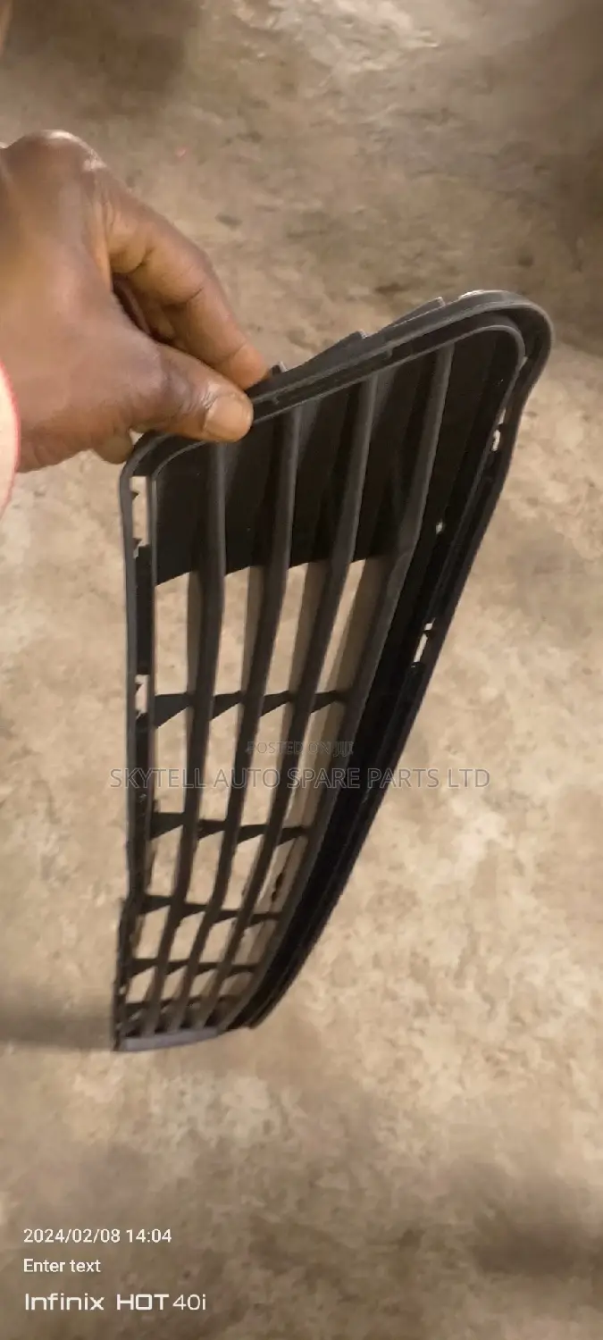 Down Grill Toyota Camry 2012 LE