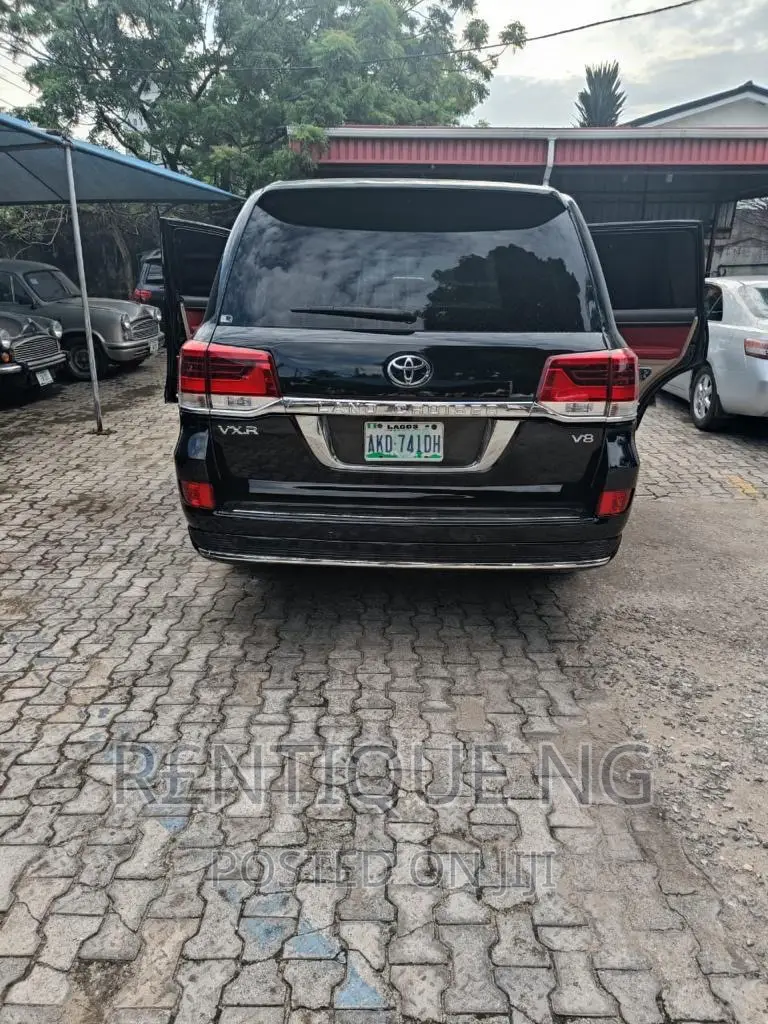Toyota Land Cruiser RENTAL