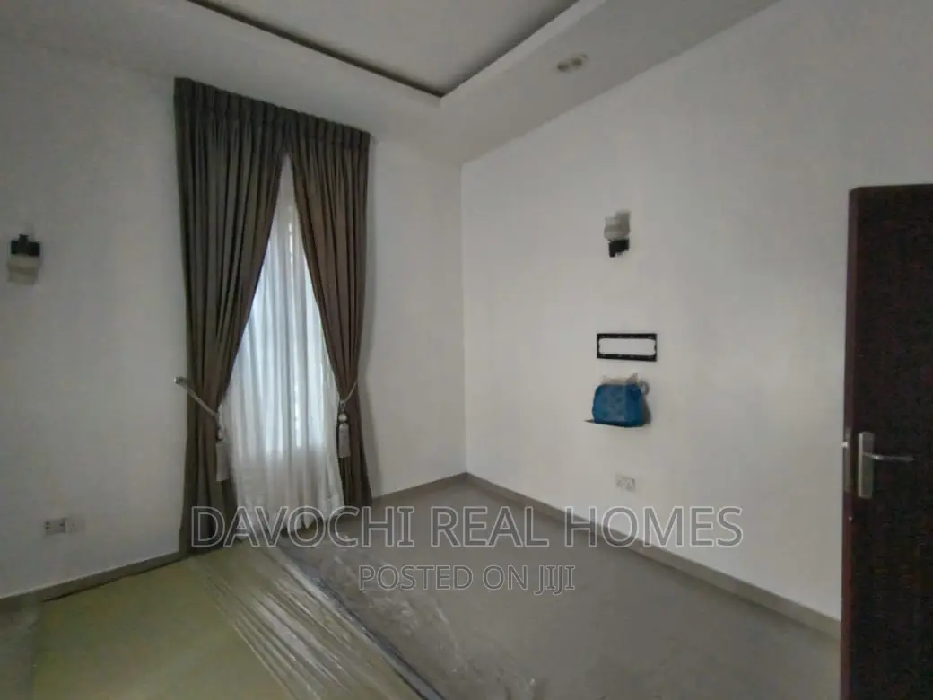 5bdrm Duplex in Osapa London Estate, Lekki for rent