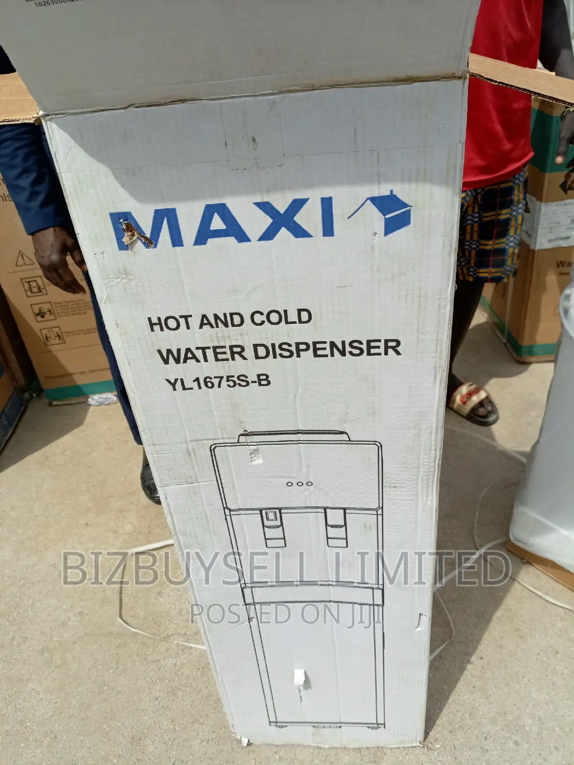 Maxi Water Dispenser With Fridge and Child Lock.