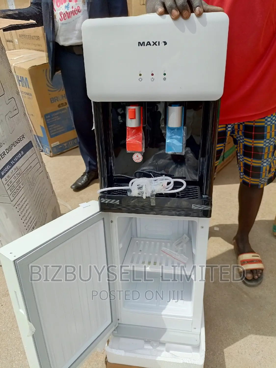 Maxi Water Dispenser With Fridge and Child Lock.
