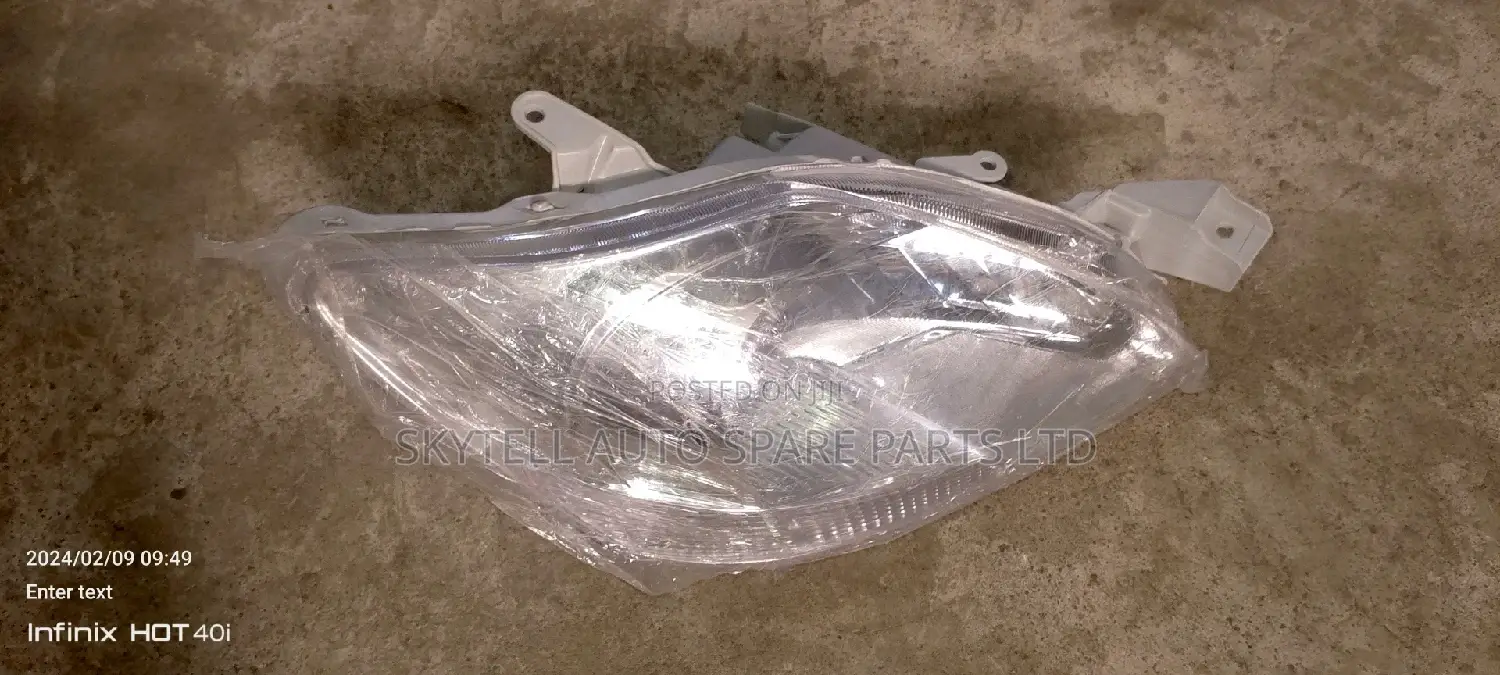 Complete Set of Head Lamp for Toyota Yaris 2008