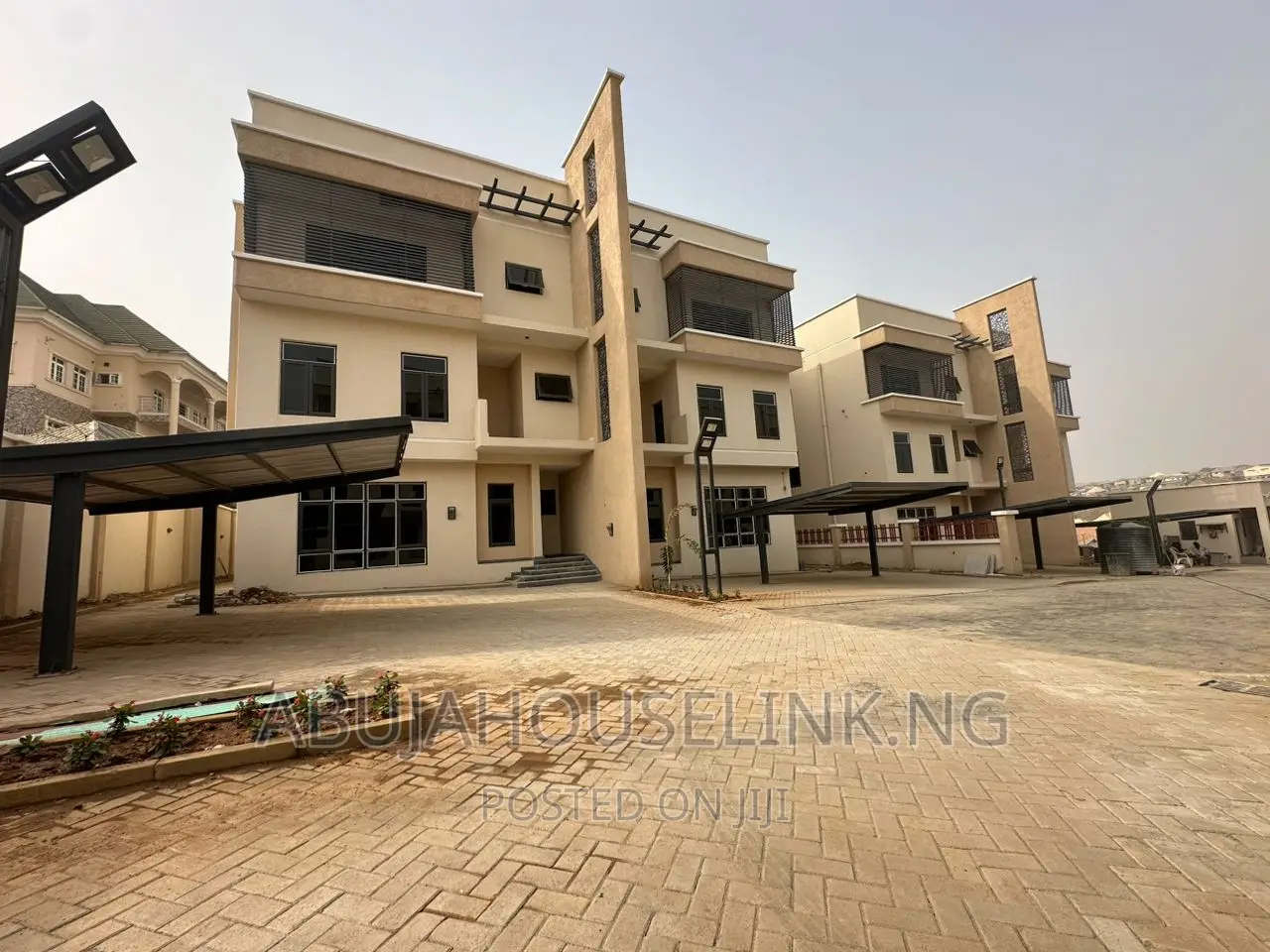 6bdrm Duplex in Guzape Main Abuja for sale
